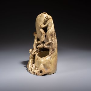 Five Chinese bronze 'Immortal' groups and a carved soapstone 'Monkeys' sculpture, 20th C. — 照片 9