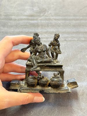 Five Chinese bronze seals and an Indonesian bronze figure group, 18/19th C. — foto 13