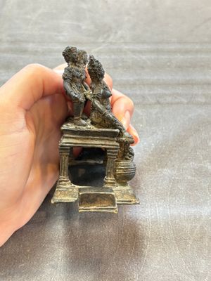 Five Chinese bronze seals and an Indonesian bronze figure group, 18/19th C. — foto 16