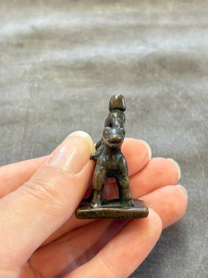 Five Chinese bronze seals and an Indonesian bronze figure group, 18/19th C. — foto 20