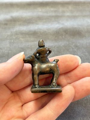Five Chinese bronze seals and an Indonesian bronze figure group, 18/19th C. — foto 21