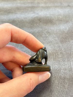 Five Chinese bronze seals and an Indonesian bronze figure group, 18/19th C. — foto 27