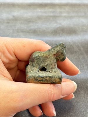 Five Chinese bronze seals and an Indonesian bronze figure group, 18/19th C. — foto 31