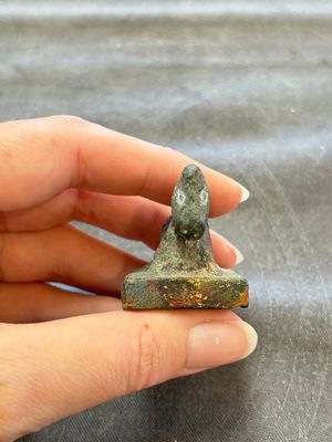 Five Chinese bronze seals and an Indonesian bronze figure group, 18/19th C. — foto 32