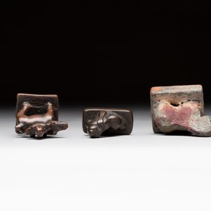 Five Chinese bronze seals and an Indonesian bronze figure group, 18/19th C. — foto 13