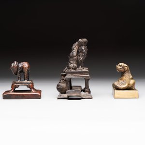 Five Chinese bronze seals and an Indonesian bronze figure group, 18/19th C. — foto 4