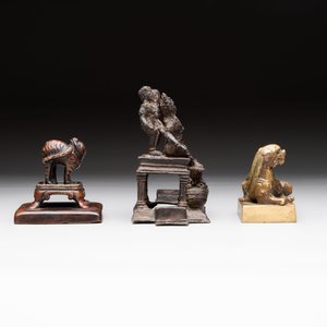 Five Chinese bronze seals and an Indonesian bronze figure group, 18/19th C. — foto 6