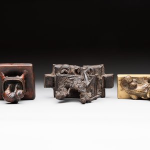Five Chinese bronze seals and an Indonesian bronze figure group, 18/19th C. — foto 7