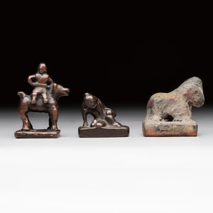 Five Chinese bronze seals and an Indonesian bronze figure group, 18/19th C. — foto 9