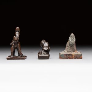 Five Chinese bronze seals and an Indonesian bronze figure group, 18/19th C. — foto 10