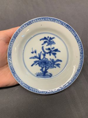 Five Chinese café-au-lait-ground blue and white cups and four saucers, conical shell mark, Kangxi — photo 8