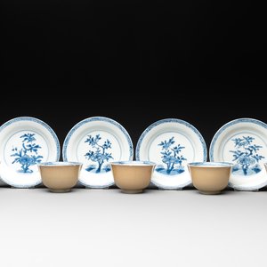 Five Chinese café-au-lait-ground blue and white cups and four saucers, conical shell mark, Kangxi — photo 1