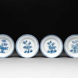Five Chinese café-au-lait-ground blue and white cups and four saucers, conical shell mark, Kangxi — photo 2