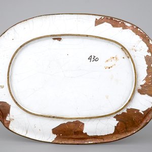 Five Chinese Canton enamel pieces, inc. a large bowl and covered cup on stand, 18/19th C. — photo 3