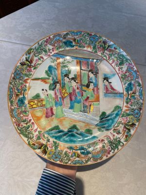 Five Chinese Canton famille rose plates with narrative design, 19th C. — photo 1