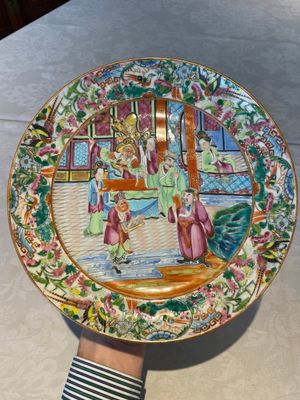 Five Chinese Canton famille rose plates with narrative design, 19th C. — photo 6