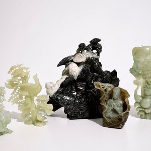 Five Chinese carved jadeite groups, 20th C. — 照片 1