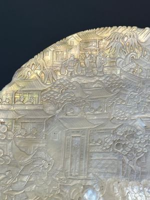 Five Chinese carved mother-of-pearl shells on wooden stands, Canton, 19th C. — 照片 3