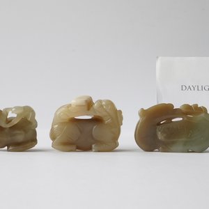 Five Chinese celadon and russet jade carvings, 19th C. — photo 8