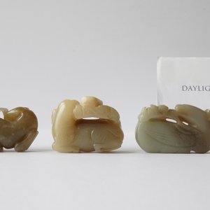 Five Chinese celadon and russet jade carvings, 19th C. — photo 9