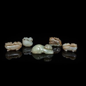 Five Chinese celadon and russet jade carvings, 19th C. — 照片 1