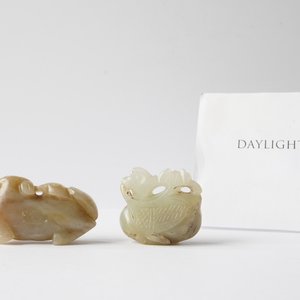 Five Chinese celadon and russet jade carvings, 19th C. — 照片 11