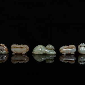 Five Chinese celadon and russet jade carvings, 19th C. — 照片 2