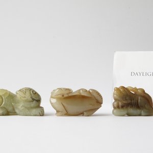 Five Chinese celadon and russet jade carvings, 19th C. — 照片 8