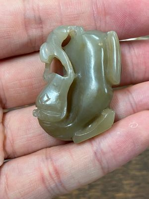 Five Chinese celadon and russet jade carvings, 19th C. — photo 13