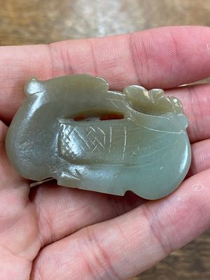 Five Chinese celadon and russet jade carvings, 19th C. — photo 6