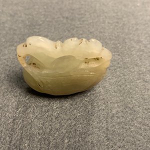 Five Chinese celadon and russet jade carvings, 19th C. — photo 18