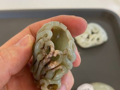 Five Chinese celadon and white jade carvings, 19/20th C. — 照片 7