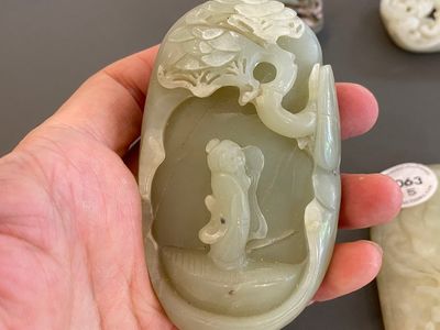 Five Chinese celadon and white jade carvings, 19/20th C. — 照片 8
