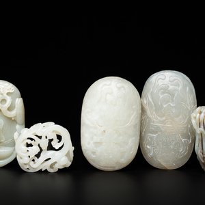 Five Chinese celadon and white jade carvings, 19/20th C. — 照片 1