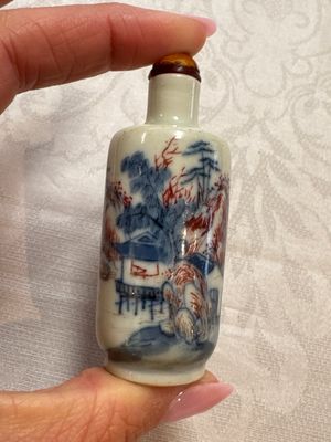 Five Chinese copper-red, blue and white, and polychrome snuff bottles, Yongzheng and Daoguang marks, 19/20th C. — 照片 17