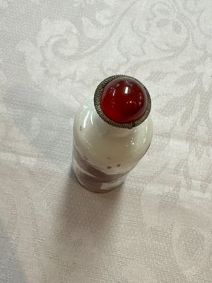 Five Chinese copper-red, blue and white, and polychrome snuff bottles, Yongzheng and Daoguang marks, 19/20th C. — 照片 36