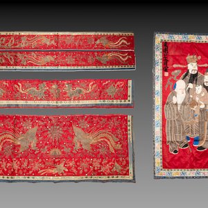 Five Chinese embroidered silk cloths with phoenixes, Buddhist lions and Sanxing, 19/20th C. — photo 1