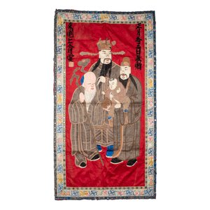 Five Chinese embroidered silk cloths with phoenixes, Buddhist lions and Sanxing, 19/20th C. — photo 2