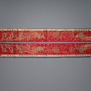 Five Chinese embroidered silk cloths with phoenixes, Buddhist lions and Sanxing, 19/20th C. — photo 4