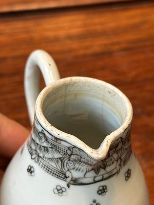 Five Chinese export grisaille cups and a milk jug, Qianlong — 照片 11