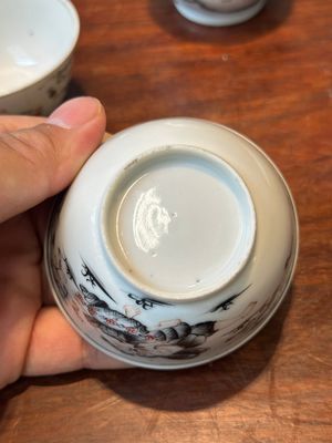 Five Chinese export grisaille cups and a milk jug, Qianlong — 照片 6