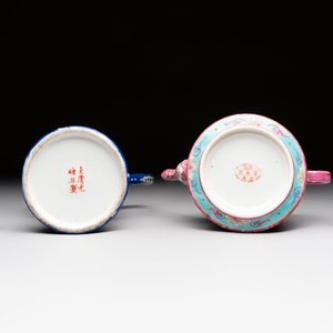 Five Chinese famille rose and qianjiang cai teapots and one wall vase, Qianlong and Guangxu marks, 19/20th C. — foto 19