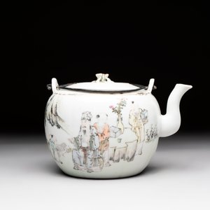 Five Chinese famille rose and qianjiang cai teapots and one wall vase, Qianlong and Guangxu marks, 19/20th C. — foto 22
