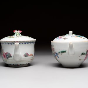 Five Chinese famille rose and qianjiang cai teapots and one wall vase, Qianlong and Guangxu marks, 19/20th C. — foto 5