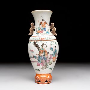 Five Chinese famille rose and qianjiang cai teapots and one wall vase, Qianlong and Guangxu marks, 19/20th C. — foto 8