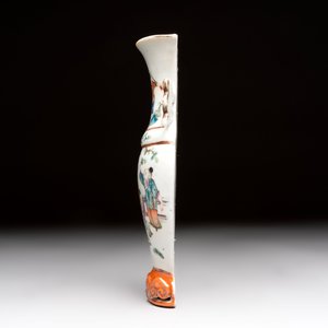 Five Chinese famille rose and qianjiang cai teapots and one wall vase, Qianlong and Guangxu marks, 19/20th C. — foto 9