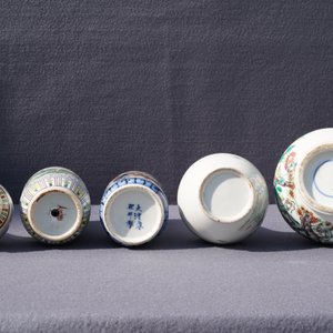 Five Chinese famille rose and verte vases, 19th C. — 照片 9