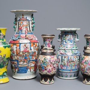 Five Chinese famille rose and verte vases, 19th C. — 照片 1