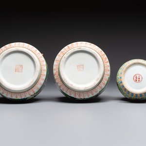 Five Chinese famille rose and verte vases and an armorial ewer, various marks, 20th C. — foto 13