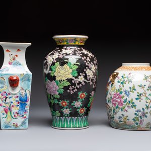 Five Chinese famille rose and verte vases and an armorial ewer, various marks, 20th C. — foto 3